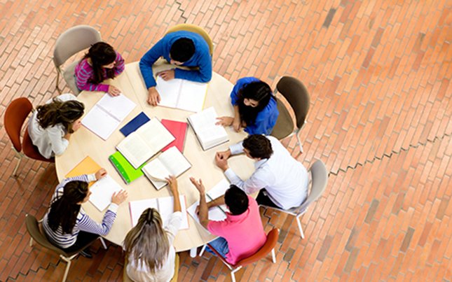 Dans nos écoles, les apprenants s'aident-ils les uns les autres à apprendre ?